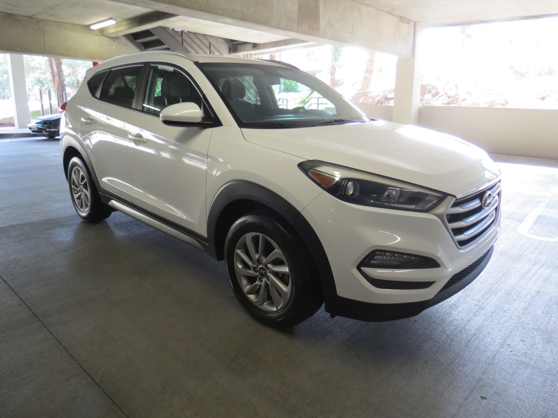 2017 HYUNDAI TUCSON COMPACT SUV, WHITE, 104,194 MILES, VIN:KM8J3CA48HU316776, LIC: 8KPU384 - Image 3 of 22