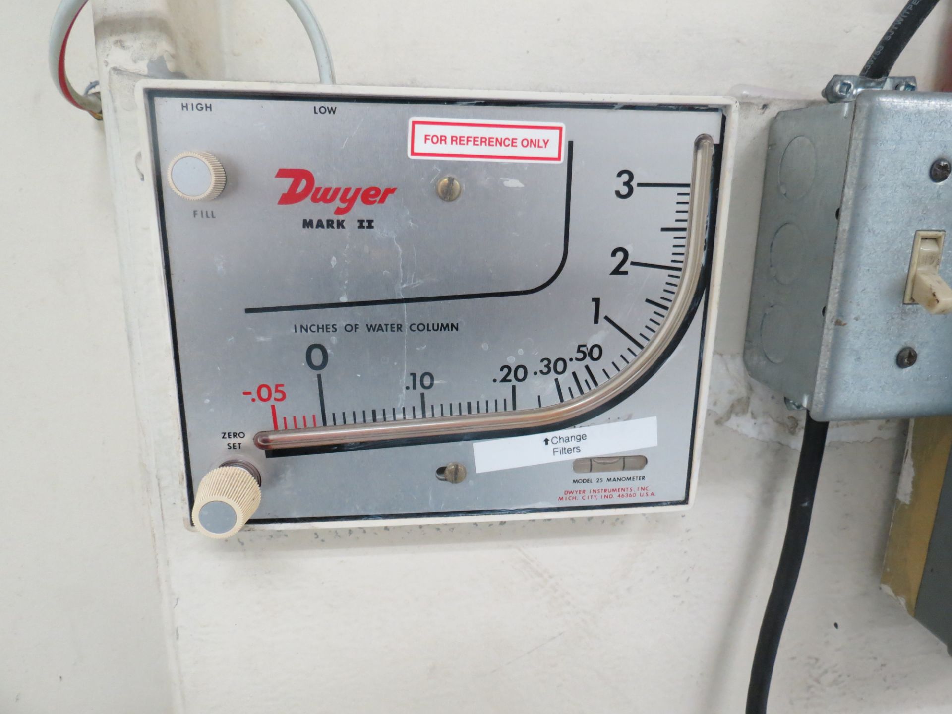 Small Spray Booth Approx. Working Area 2'W x 18"D x 4'H, with Dwyer Mark ll Model 25 Manometer - Image 3 of 3