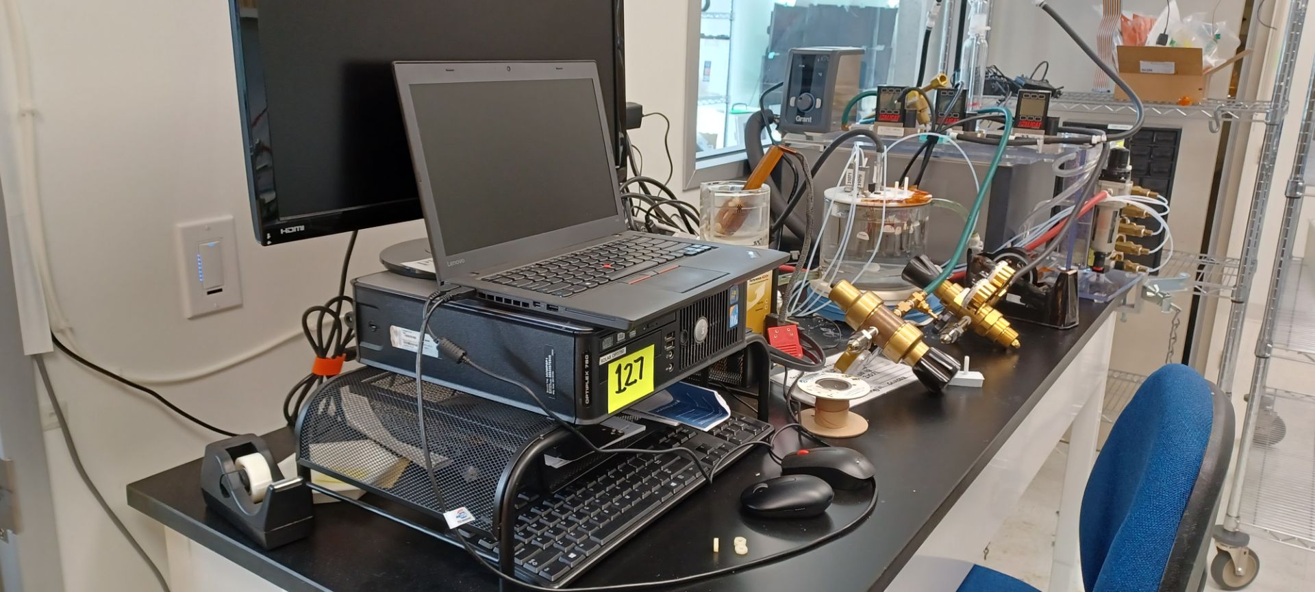 MODULE TESTING CENTER WITH ALICAT SCIENTIFIC MASS FLOW METERS & LAPTOP & CONTENTS BELOW THE TABLE - Image 4 of 13