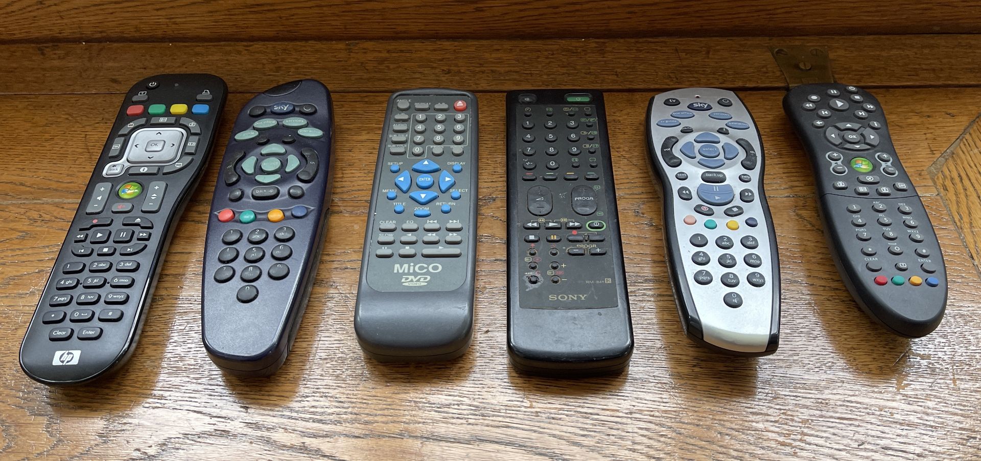 LOT OF 8 REMOTE CONTROLS PERFECT FOR RESALE