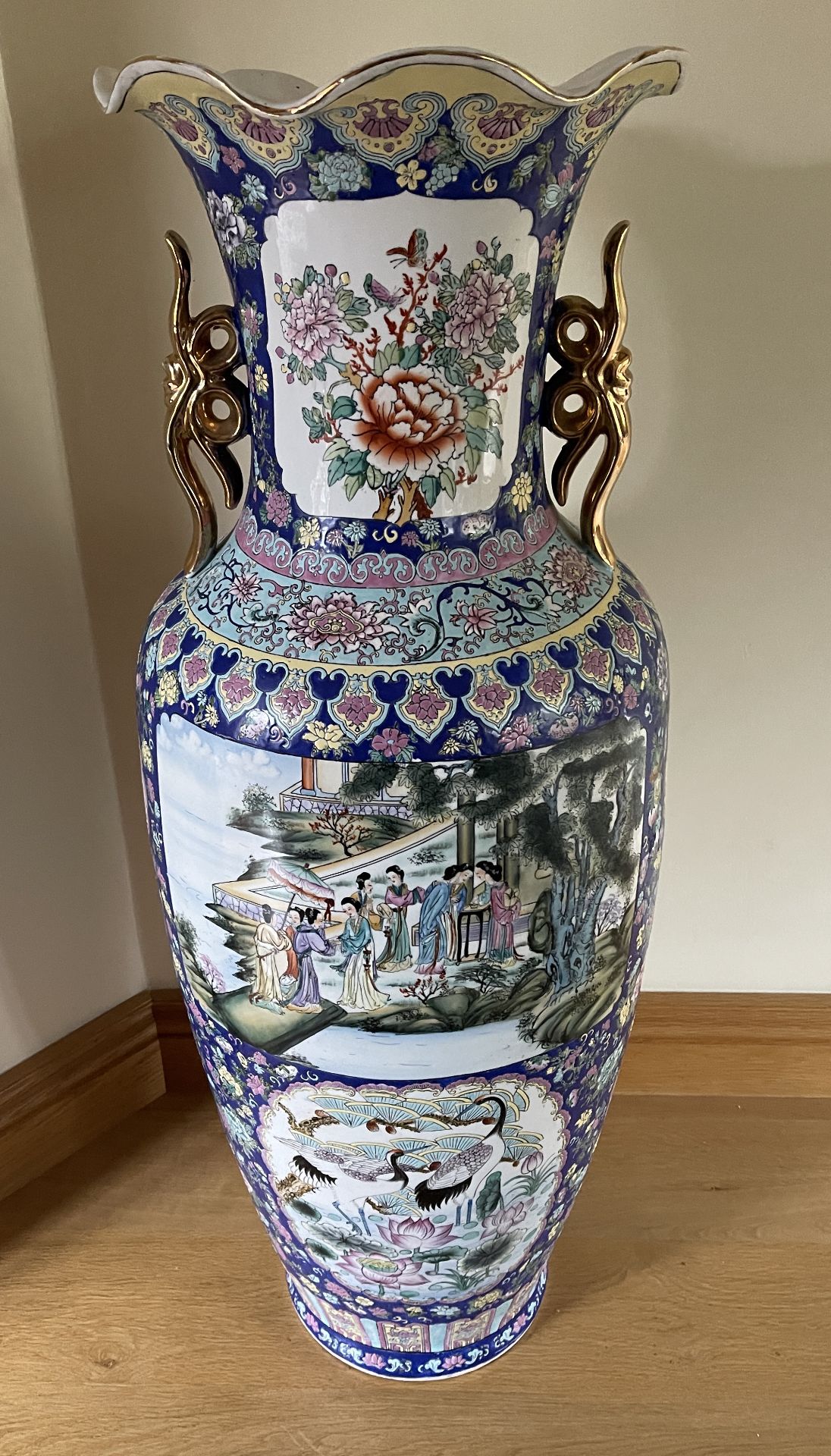 APPROX 5" FT TALL ANTIQUE ASIAN INTRICATE FLOOR STANDING VASE VALUED AT $6000