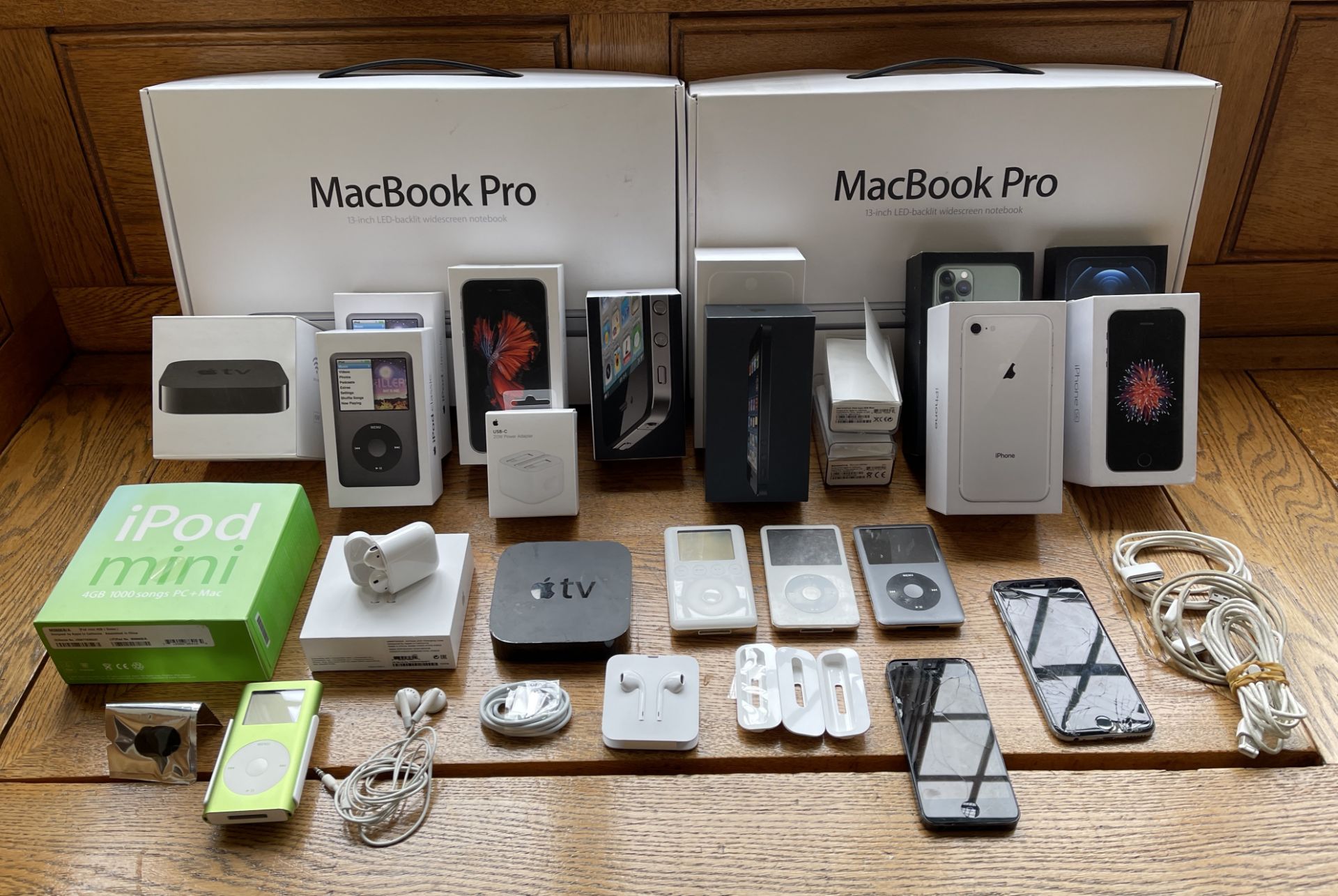 GIANT LOT OF APPLE PRODUCTS , IPHONES , APPLE TV, EARPODS - Image 2 of 5