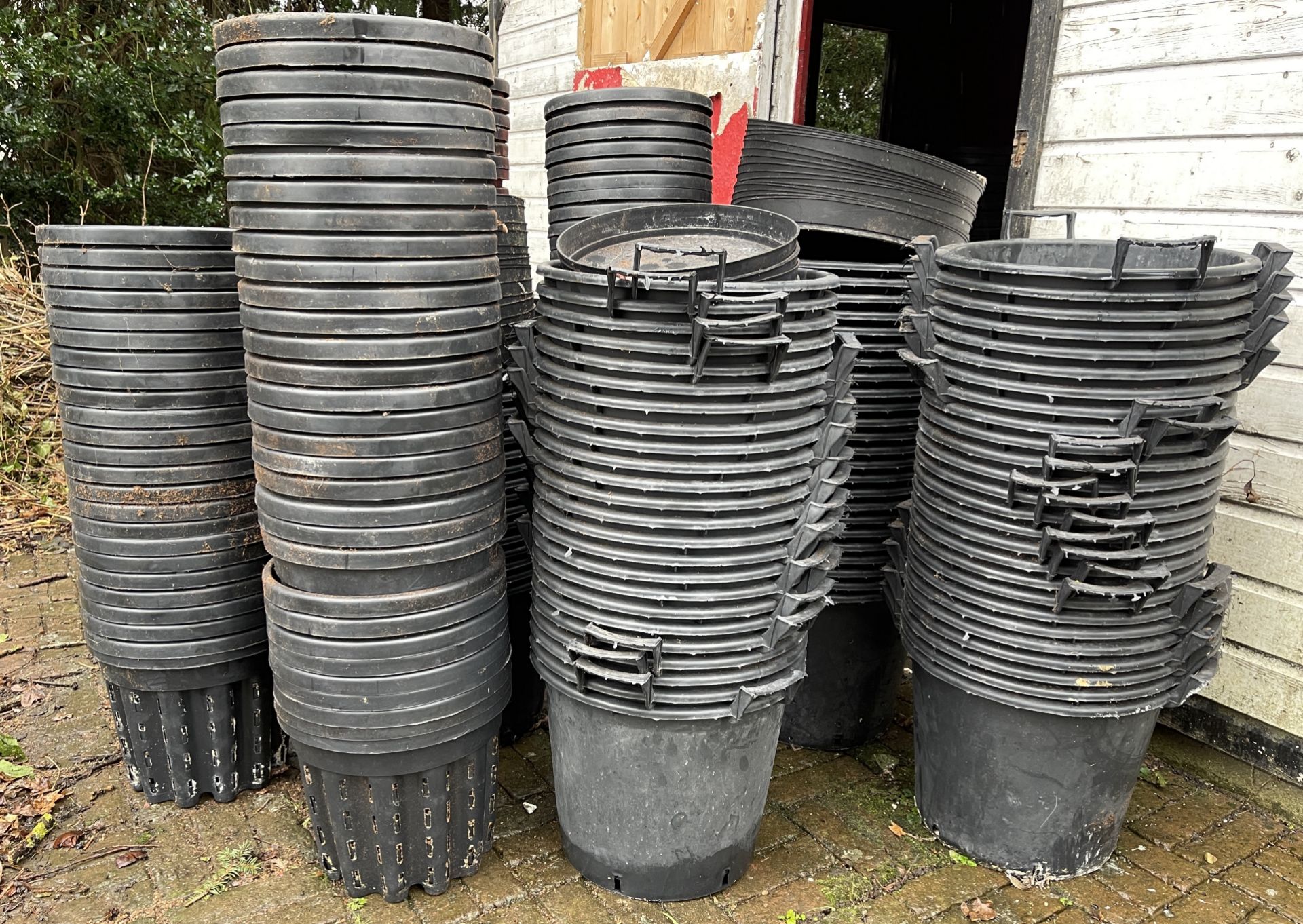 HUGE AMOUNT OF PLASTIC PLANTING POTS FROM SHUT DOWN GROW OPERATION