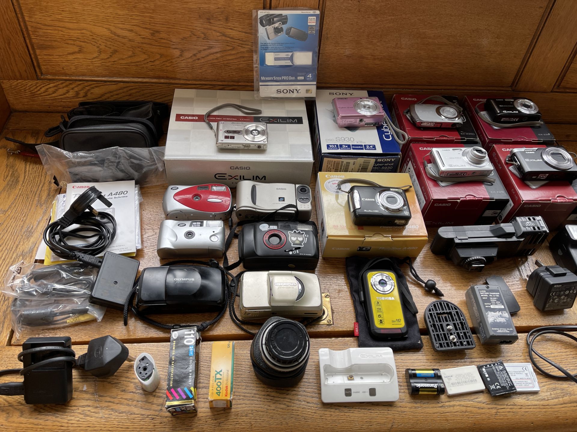 HUGE LOT OF DIGITAL CAMERAS, ACCESSORIES, VIDEO EQUIPMENT, LENSES - Image 2 of 4