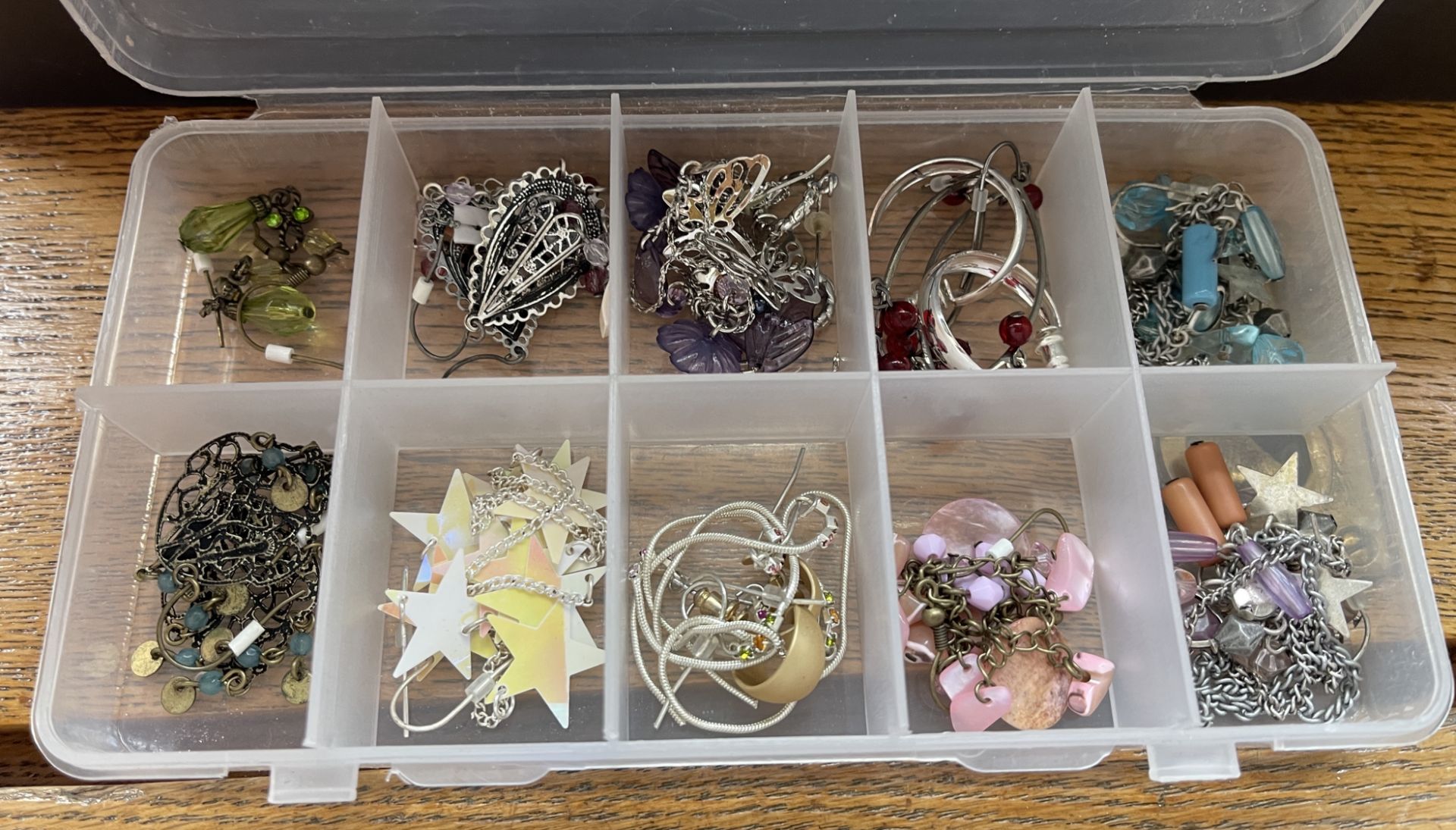 LARGE LOT OF BRAND NEW COSTUME JEWELRY - GREAT FOR RESALE - Image 2 of 4