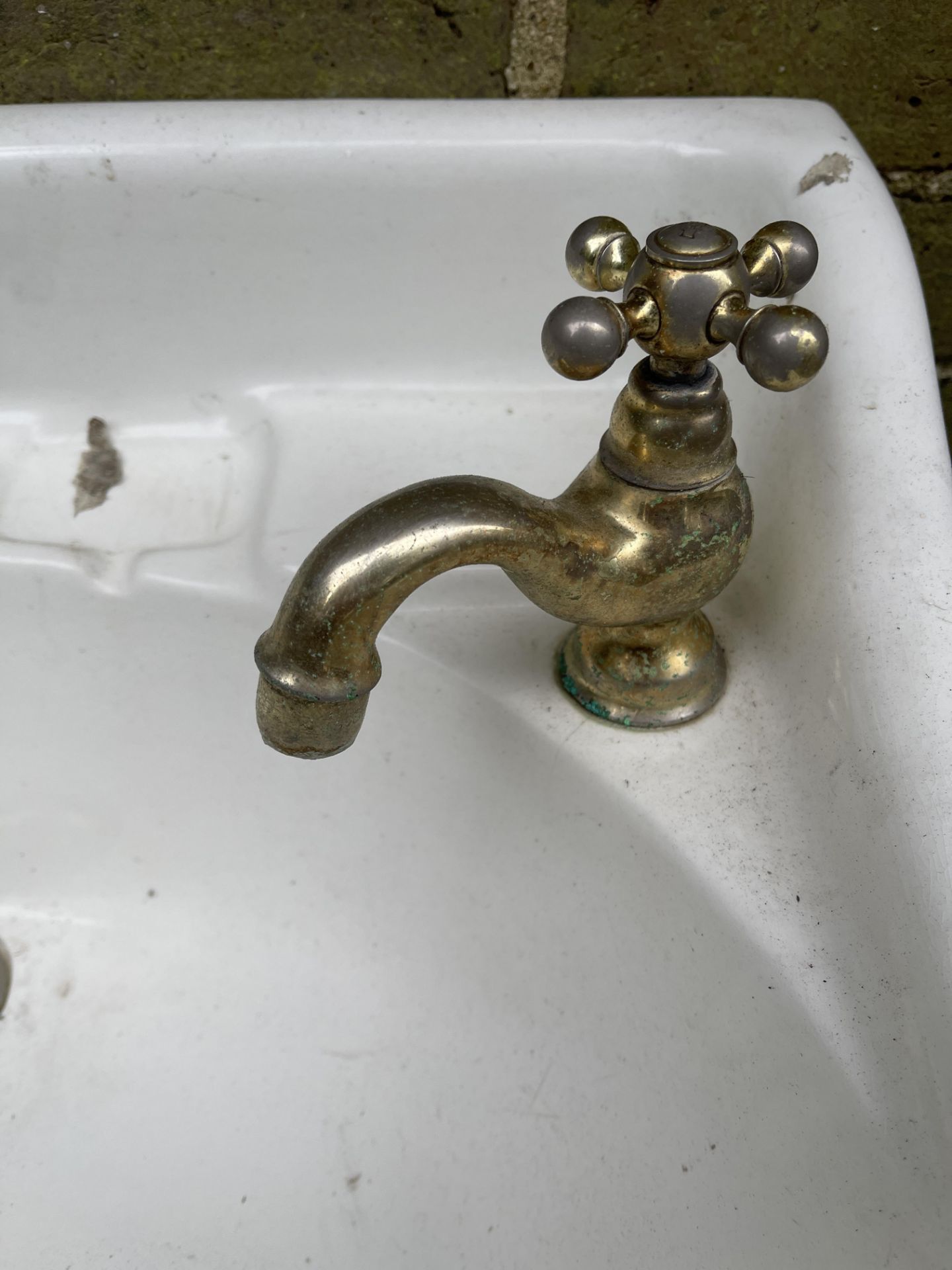 LARGE ANTIQUE PRISTINE SINK WITH ORIGINAL HARDWARE WITH BASE STAND - Image 3 of 8