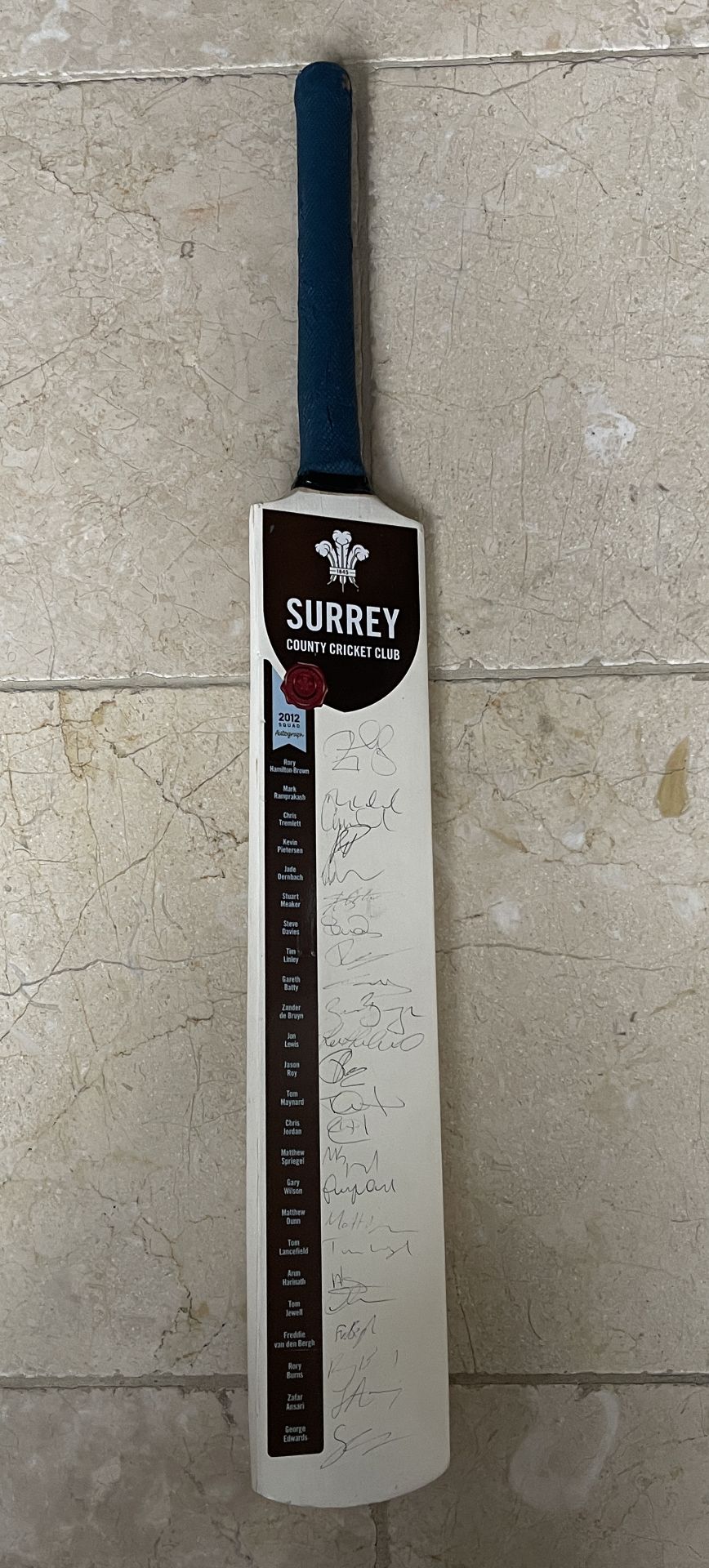 2012 SURREY CRICKET CLUB TEAM SIGNED BAT