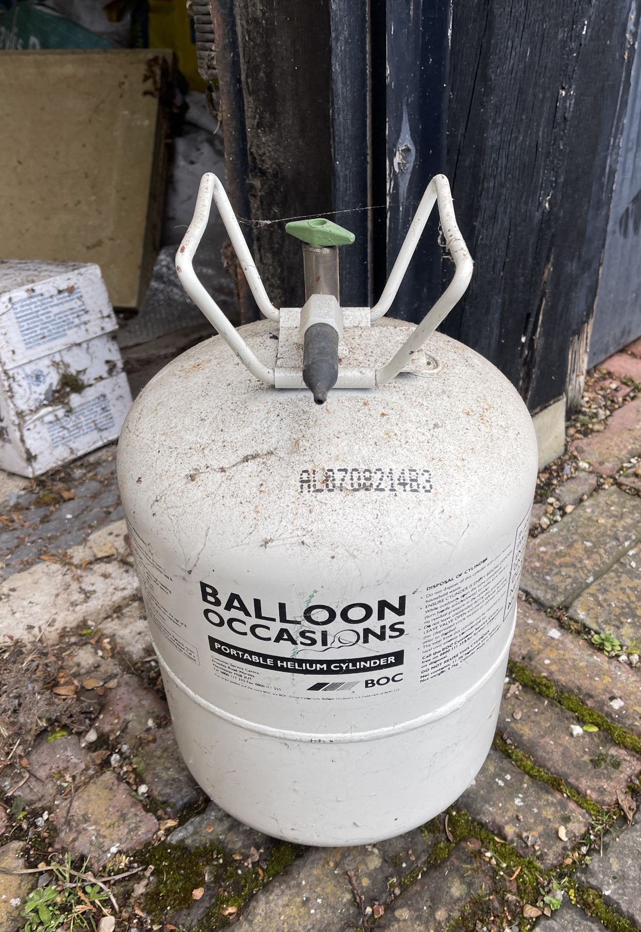 PORTABLE HELIUM CYLINDER CAN