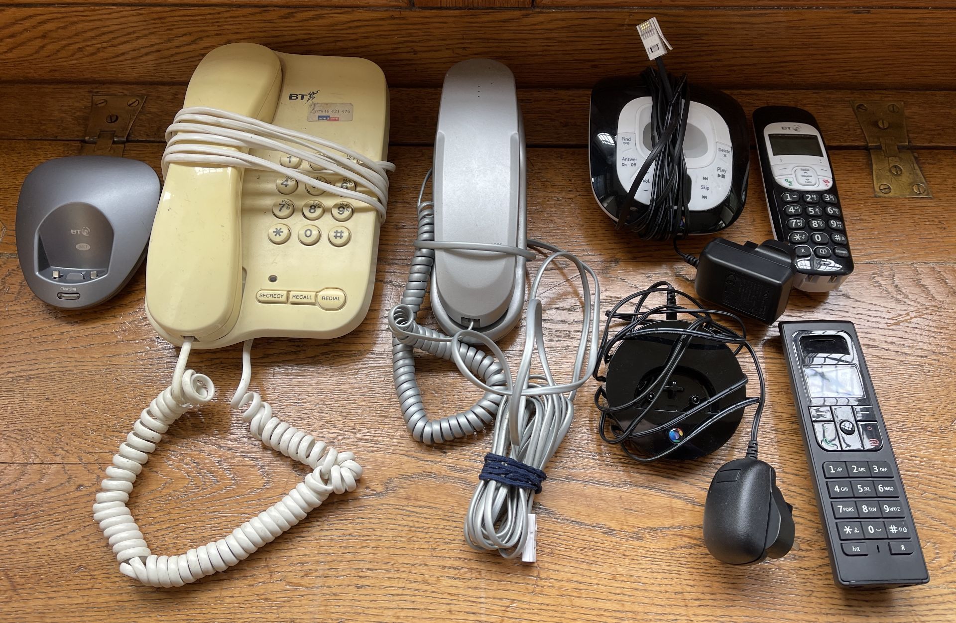 MIXED LOT OF PHONES - Image 3 of 3