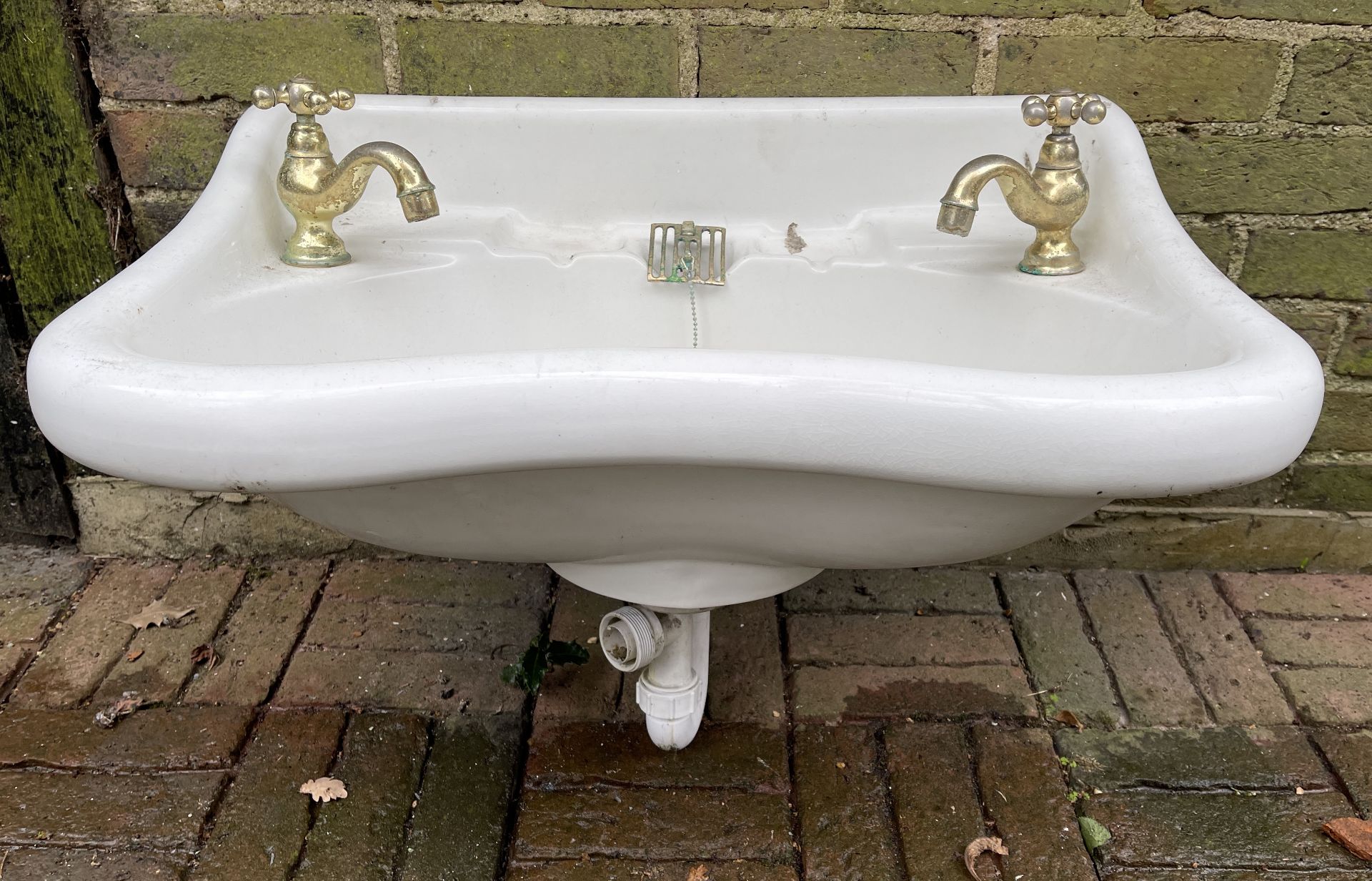 LARGE ANTIQUE PRISTINE SINK WITH ORIGINAL HARDWARE WITH BASE STAND