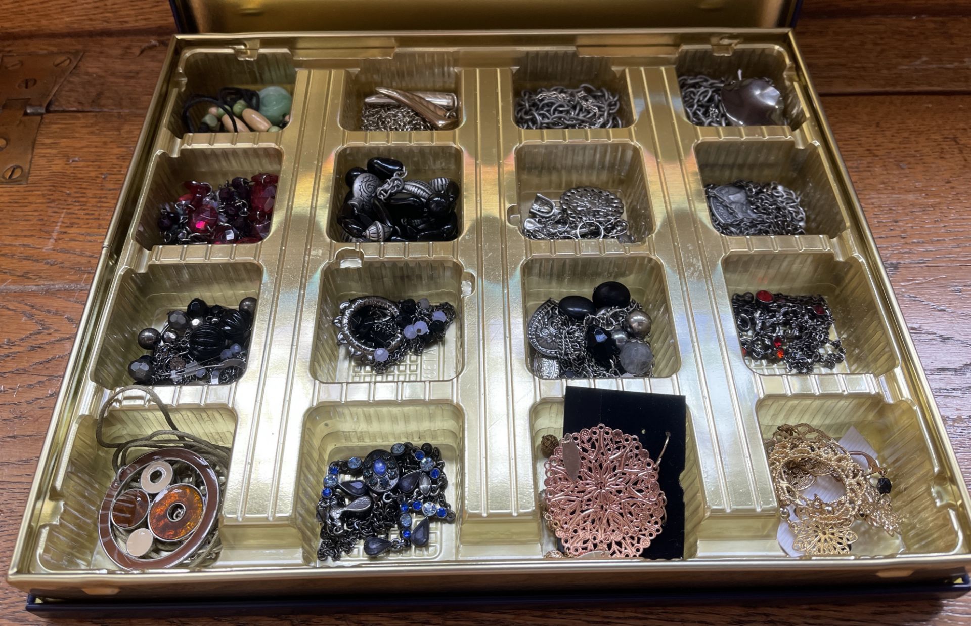 COSTUME JEWELRY TIN FULL OF BEAUTIFUL ITEMS