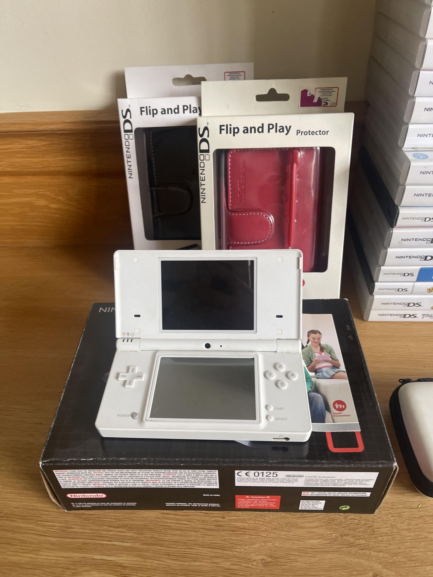 GIANT LOT OF NINTENDO DS GAMES , CASES AND GAMING UNIT - Image 2 of 6