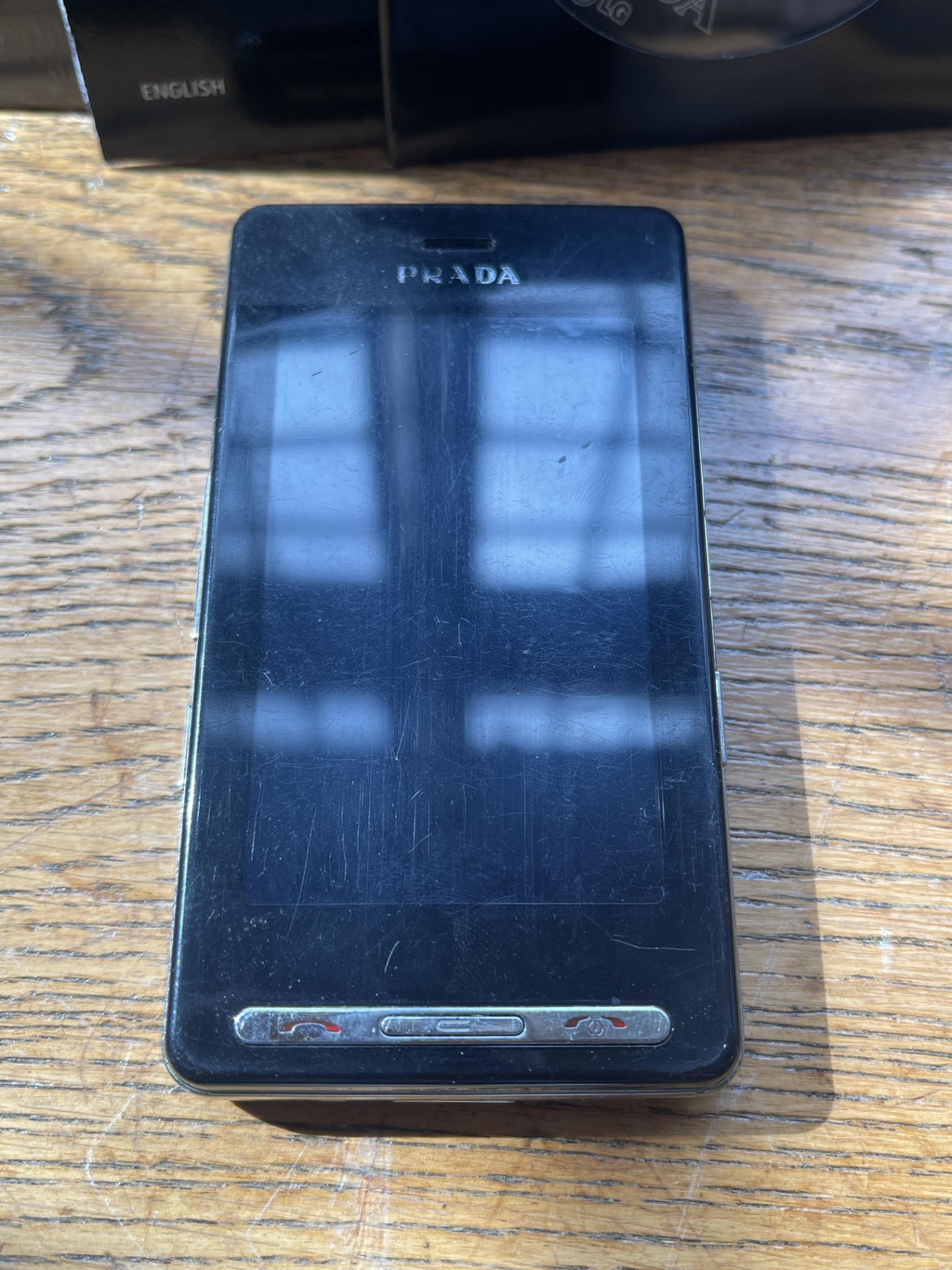 ORIGINAL LG PRADA DESIGNER PHONE , VERY COLLECTIBLE - Image 4 of 5