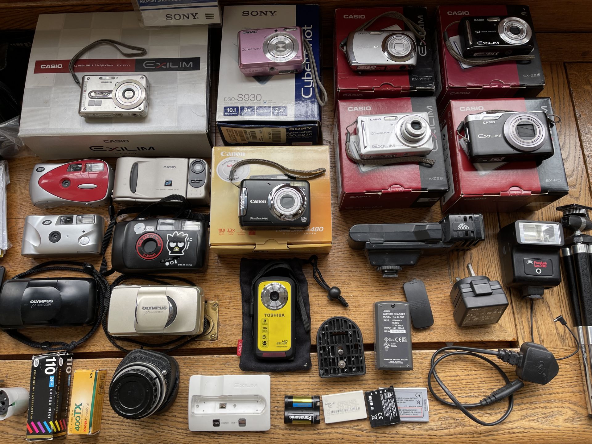 HUGE LOT OF DIGITAL CAMERAS, ACCESSORIES, VIDEO EQUIPMENT, LENSES - Image 4 of 4