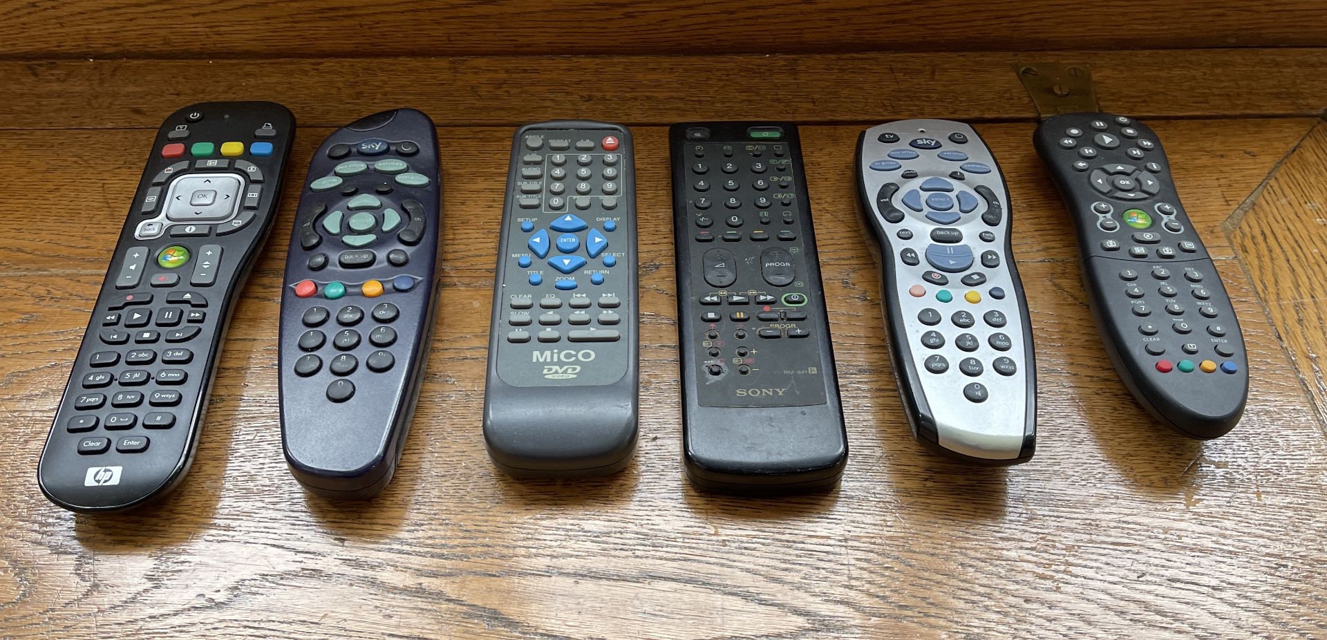 LOT OF 8 REMOTE CONTROLS PERFECT FOR RESALE - Image 3 of 3