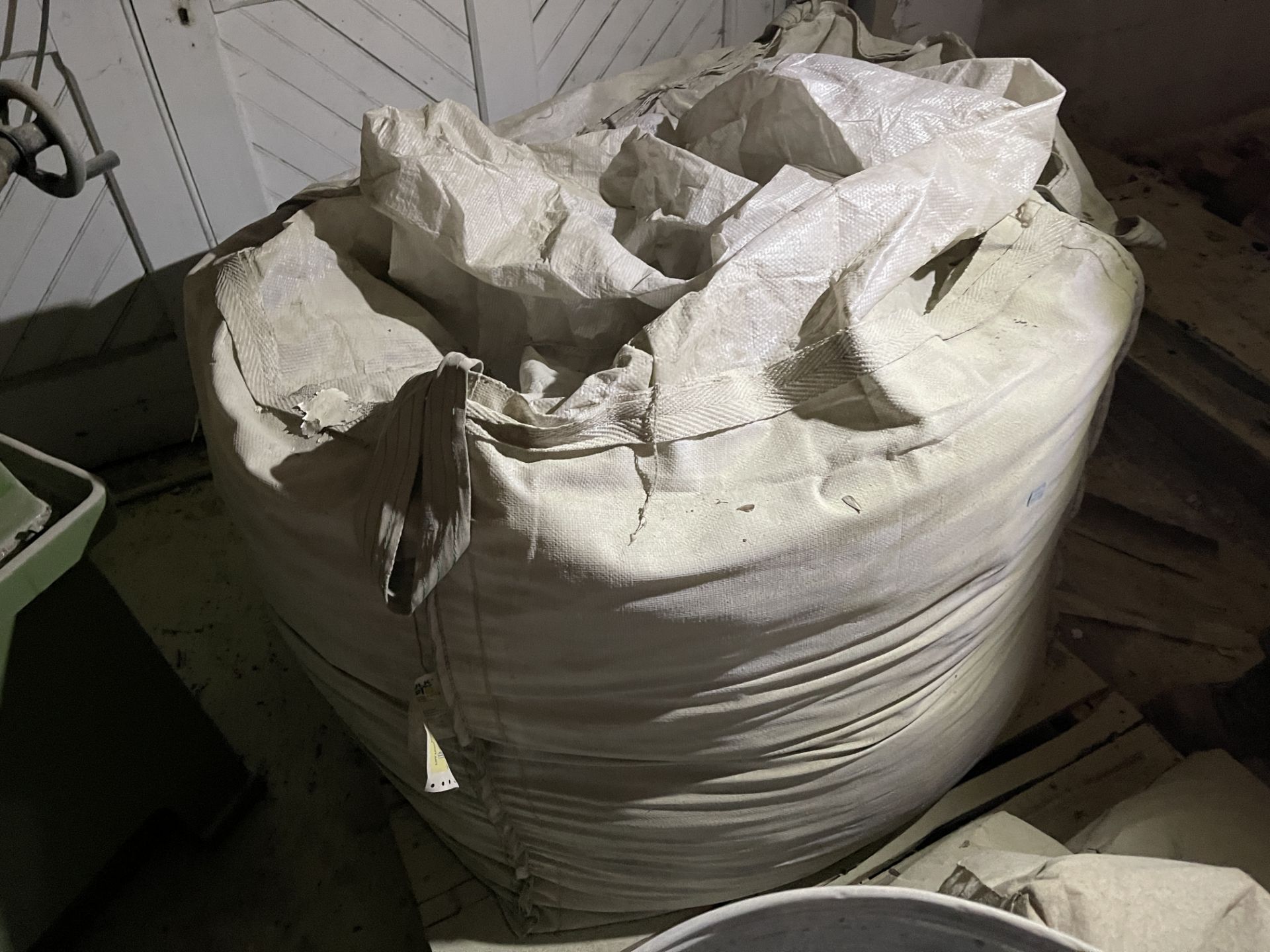 LARGE BAG ON PALLET OF INDUSTRIAL QUARTZ POWDER - Image 2 of 3