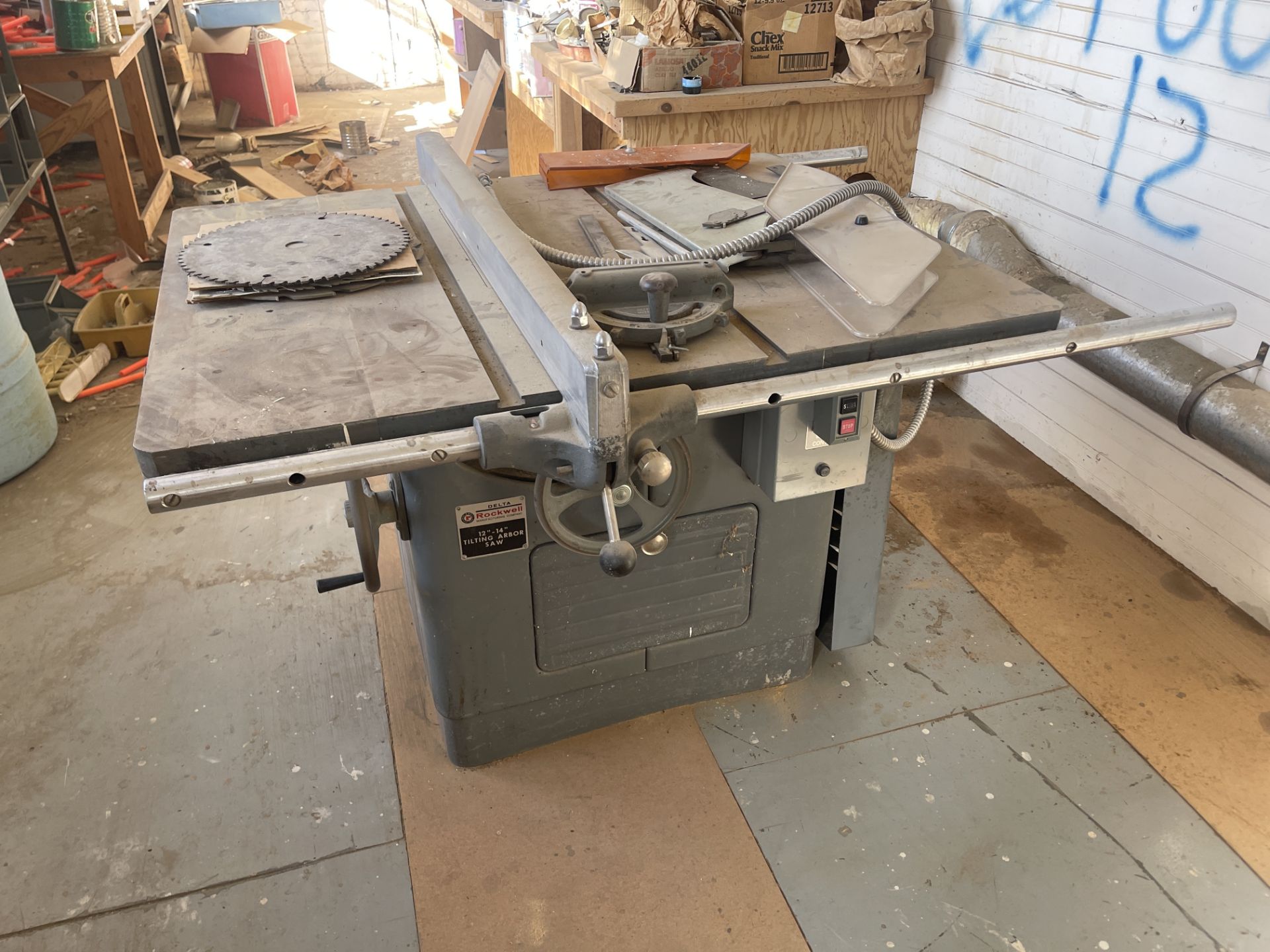 DELTA ROCKWELL 12"-14" TILTING ARBOR TABLE SAW MACHINE