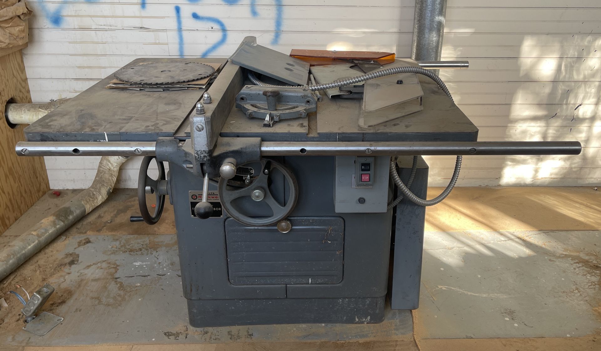 DELTA ROCKWELL 12"-14" TILTING ARBOR TABLE SAW MACHINE - Image 5 of 6