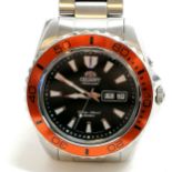 Gents stainless steel Orient automatic 200m divers watch with orange bezel (44mm diameter) - running