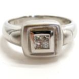 14ct (585) marked white gold 4 x princess cut diamond ring - size O½ & 4g total weight