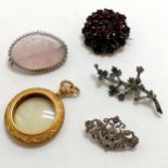 Unmarked silver & paste antique brooch, silver marcasite flower brooch etc