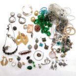 Qty of costume jewellery inc green bead necklace & spiral ring etc - SOLD ON BEHALF OF THE NEW