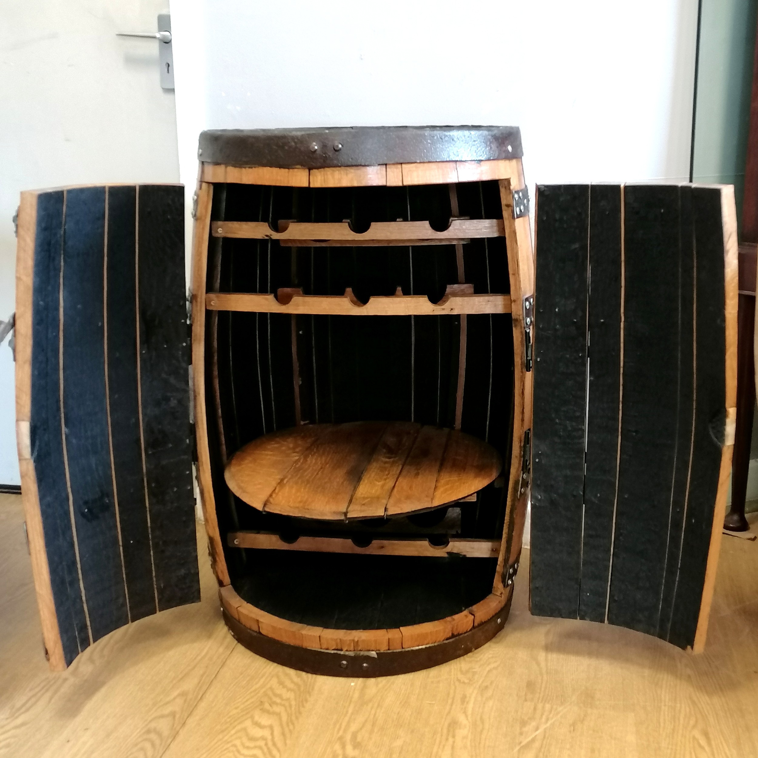 Bar/drinks cabinet converted from an oak whisky barrel with metal banding, 56cm diameter x 89cm high - Image 3 of 3