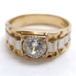 Gents 9ct hallmarked bi colour gold Rolex style link ring set with a white stone - size S & total