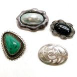4 x silver brooches inc Art Nouveau style, Sonia mabe pearl & 2 hardstone - total weight 48g -