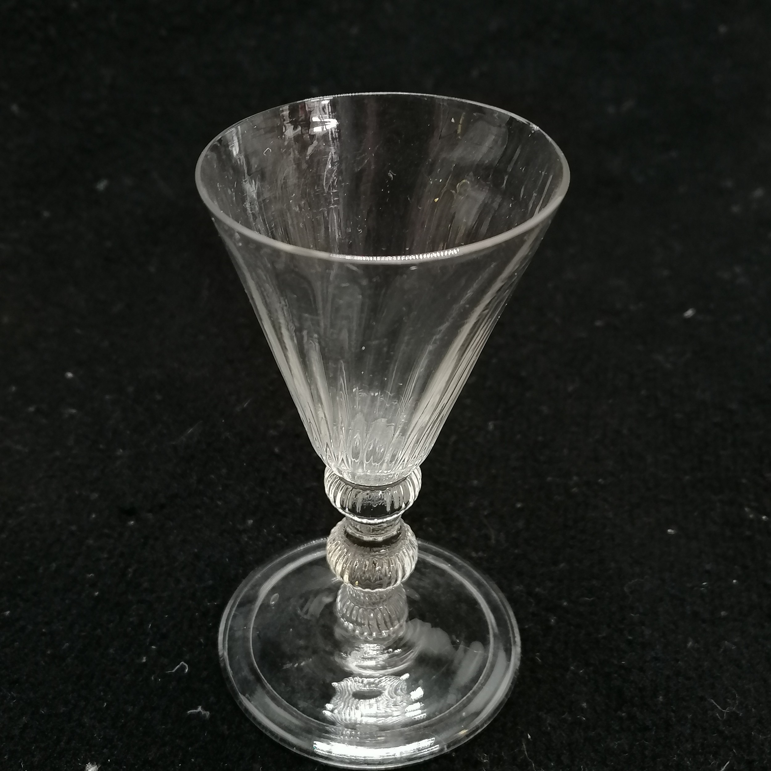 8 antique glasses inc pair of 10cm high liqueur glasses, 2 with folded foot rim T/W a toastmaster's - Image 4 of 7