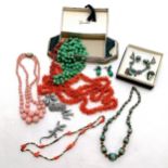 Qty of vintage jewellery inc coral & pearl necklace, peking glass & silver screw on earrings etc -