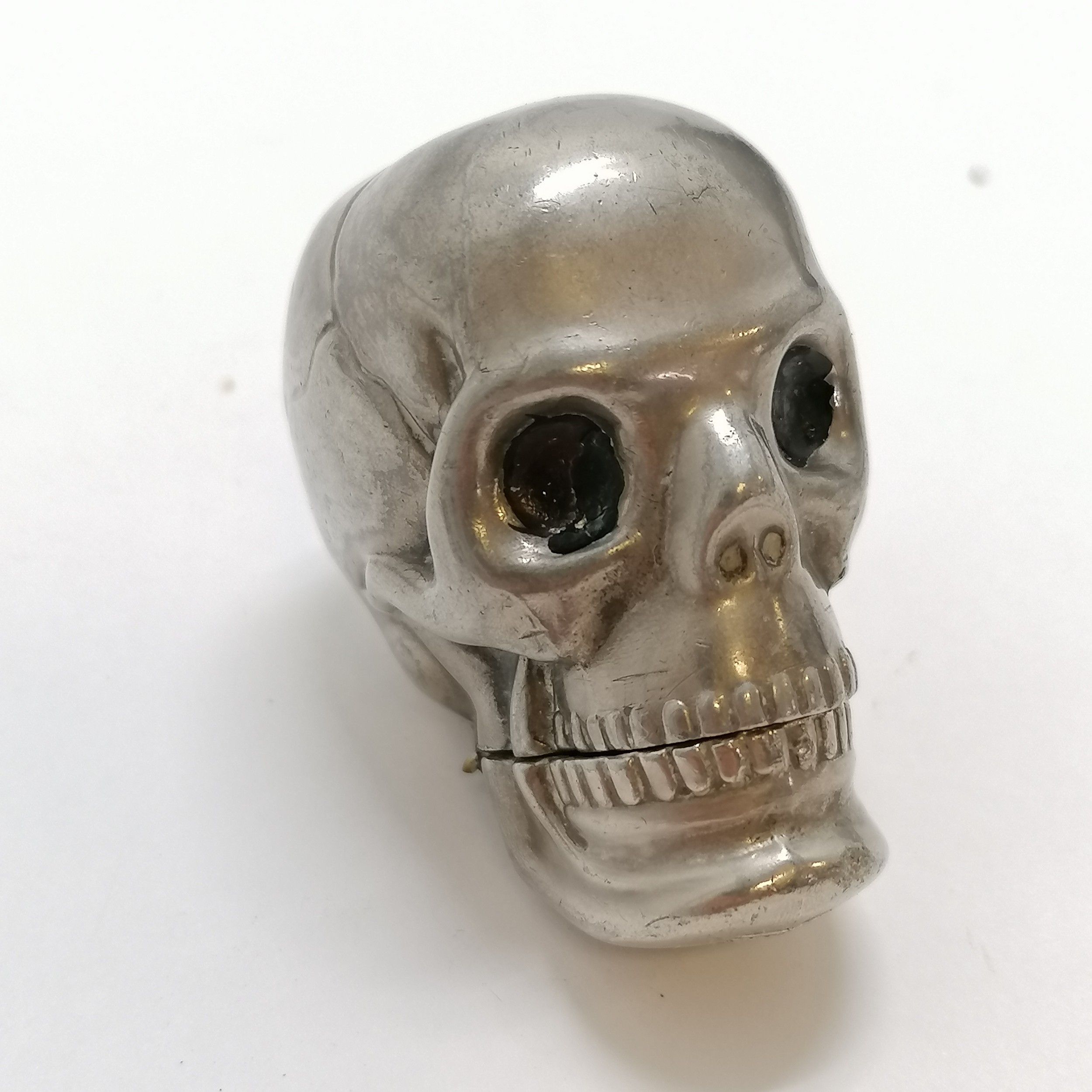 Novelty white metal vesta/match safe skull 5cm high Condition reportIn good used condition. Eye - Image 3 of 4