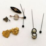 Antique costume jewellery and hat pins incl. an unmarked 9ct and silver Essex crystal brooch, 4.8g