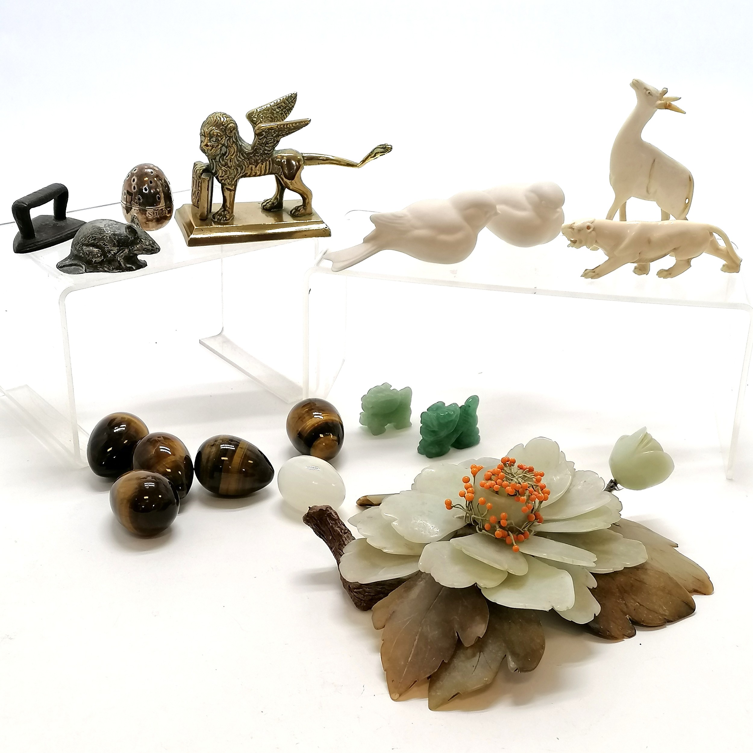 Qty of oddments inc oriental hard stone carved flower display, 2 porcelain bird figures by Ed O'