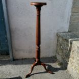 Antique mahogany torchere 143cm high Condition report In good condition