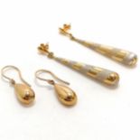 2 x pairs of 9ct gold earrings - longest 5cm & weight lot 2.8g