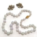 Lavender jade graduated bead necklace 44cm long T/W a pair of silver filigree butterfly clip on