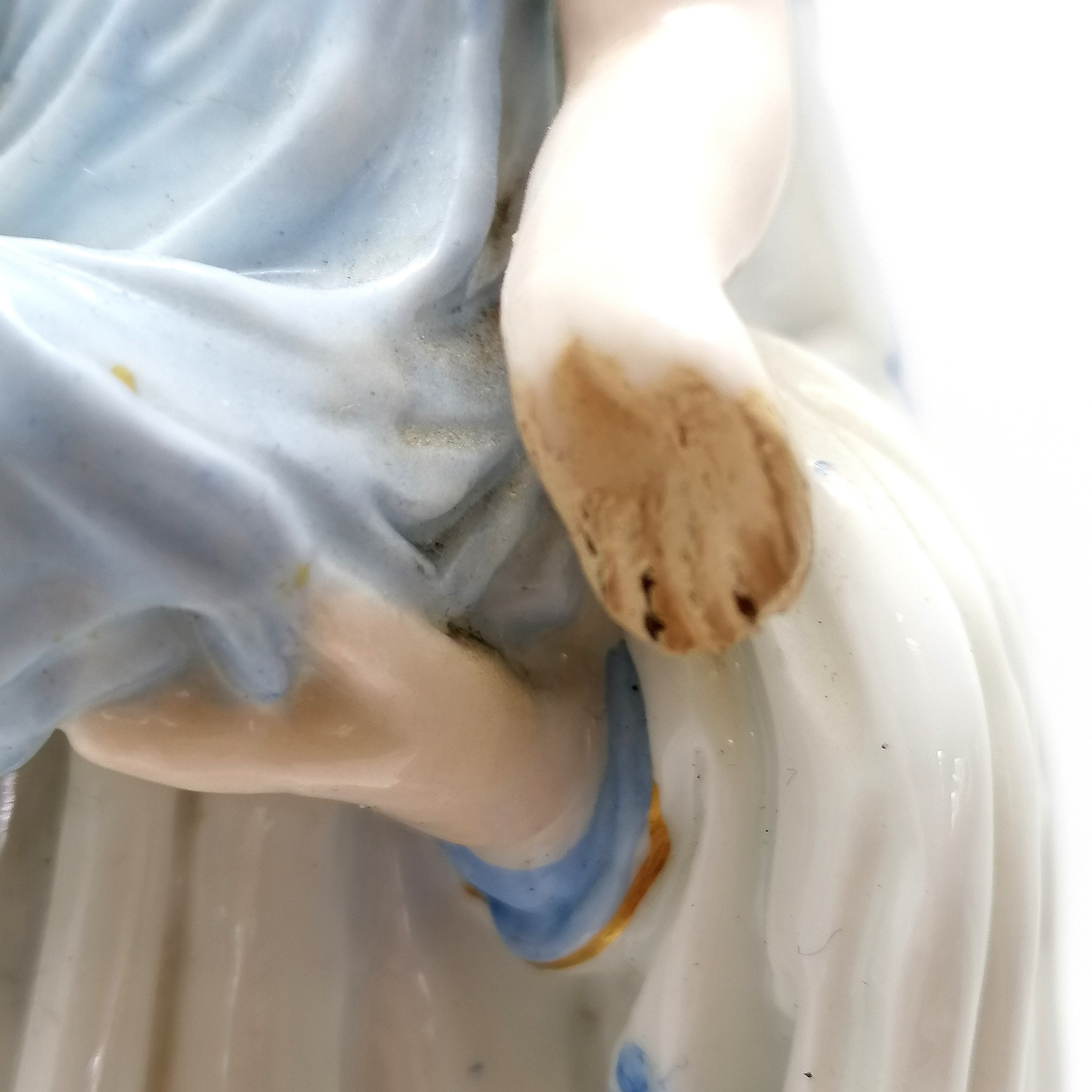 Continental large Madonna and child hand painted figurine - 51cm high Condition reportRestoration to - Image 5 of 6