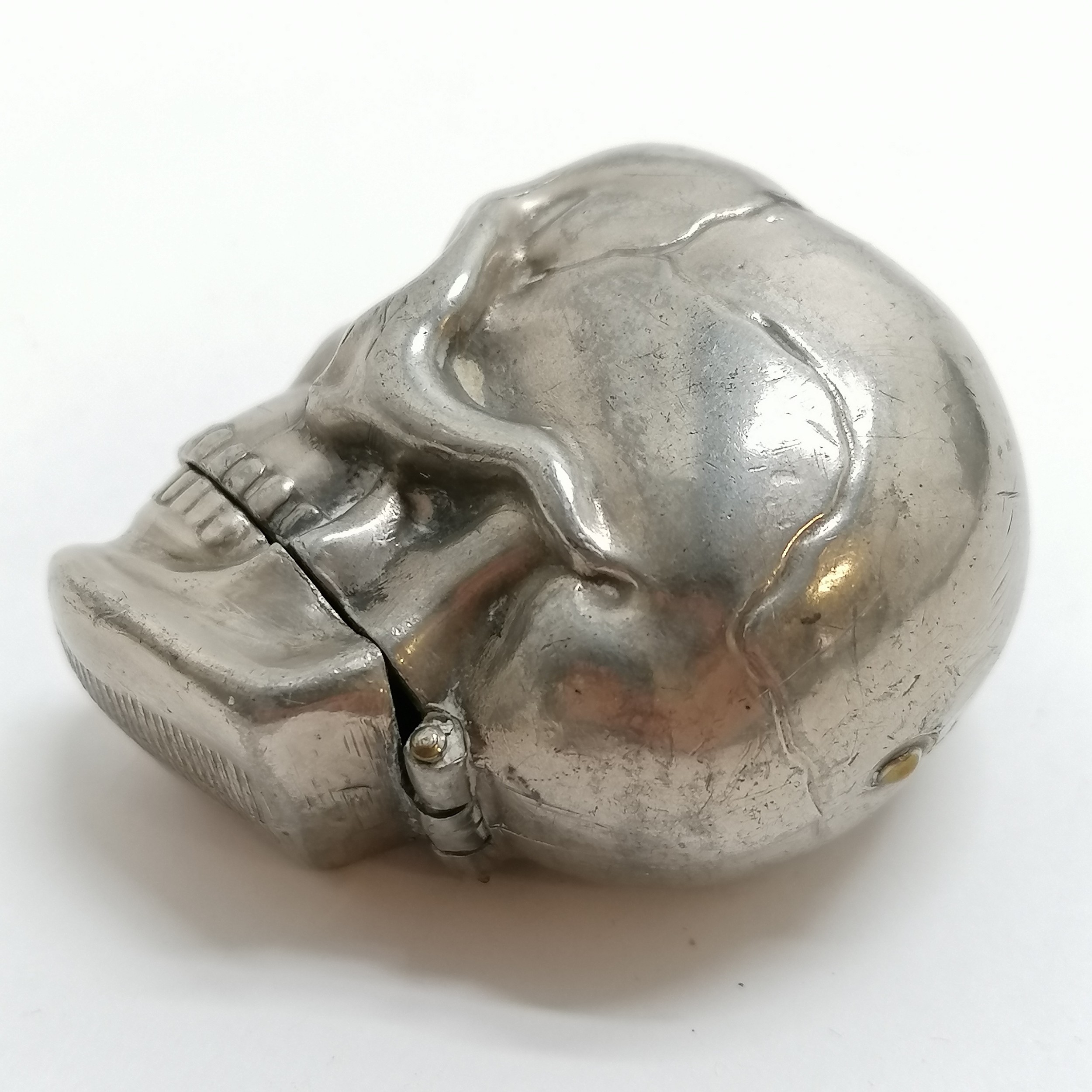 Novelty white metal vesta/match safe skull 5cm high Condition reportIn good used condition. Eye - Image 2 of 4