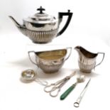 Walker & Hall tea set with bakelite handles t/w grape scissors, tea strainer & skewer etc