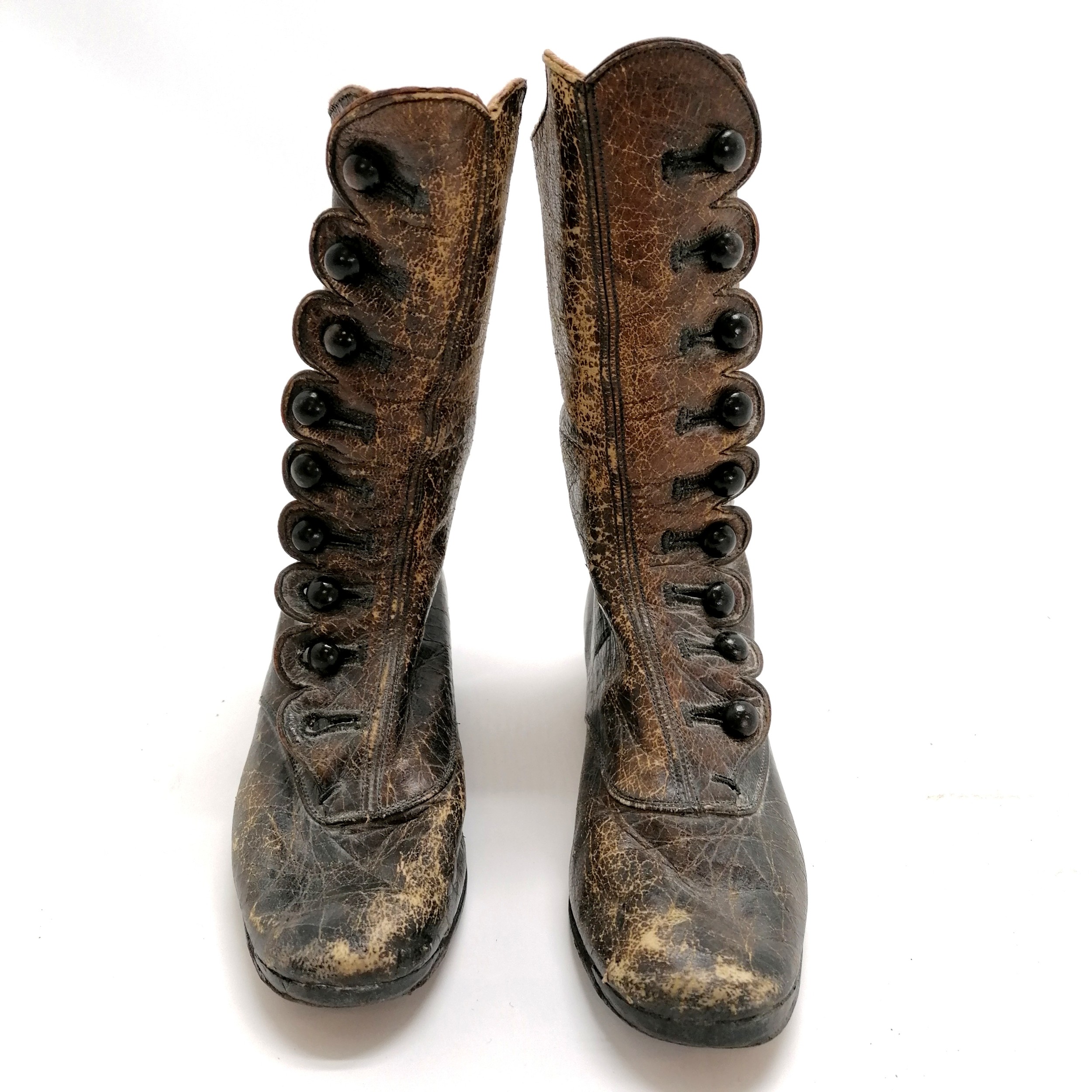 Pair of Victorian child leather boots with button closure - 16cm long 19cm high Condition report1 - Image 2 of 4