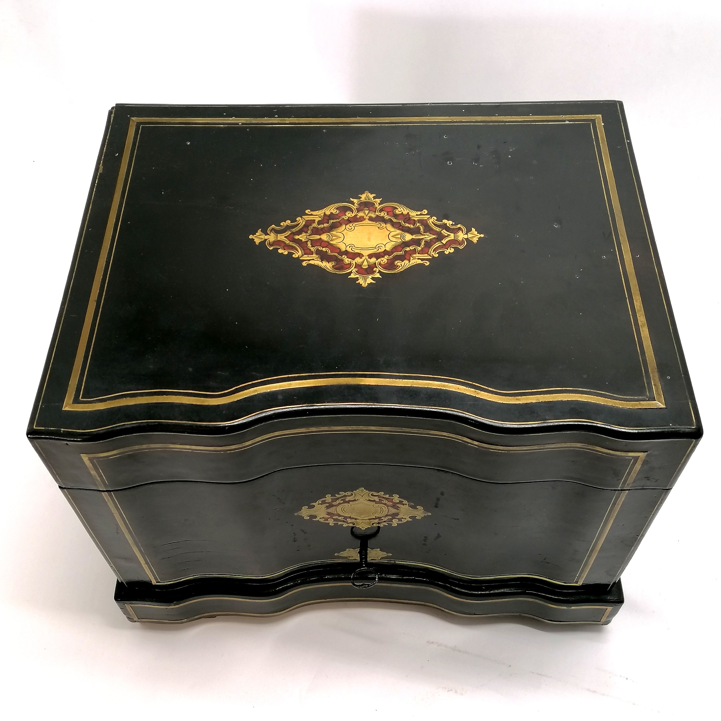 Antique decanter box ebonised boule work with original key - 34cm wide 27cm high 25cm deep Condition - Image 5 of 6