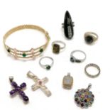 Qty of silver stone set jewellery inc diamond pave set pendant, silver gilt bangle, 6 rings (inc