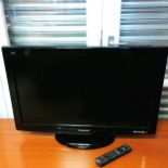 Panasonic 32inch screen TV and remote