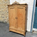Antique pine 2 door wardrobe with single drawer to the base. Has original key. In good used