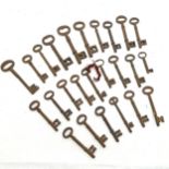 Collection of 25 x antique keys - longest 13cm