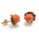 Pair of 9ct gold hand carved coral flower design earrings - 2.5g total weight