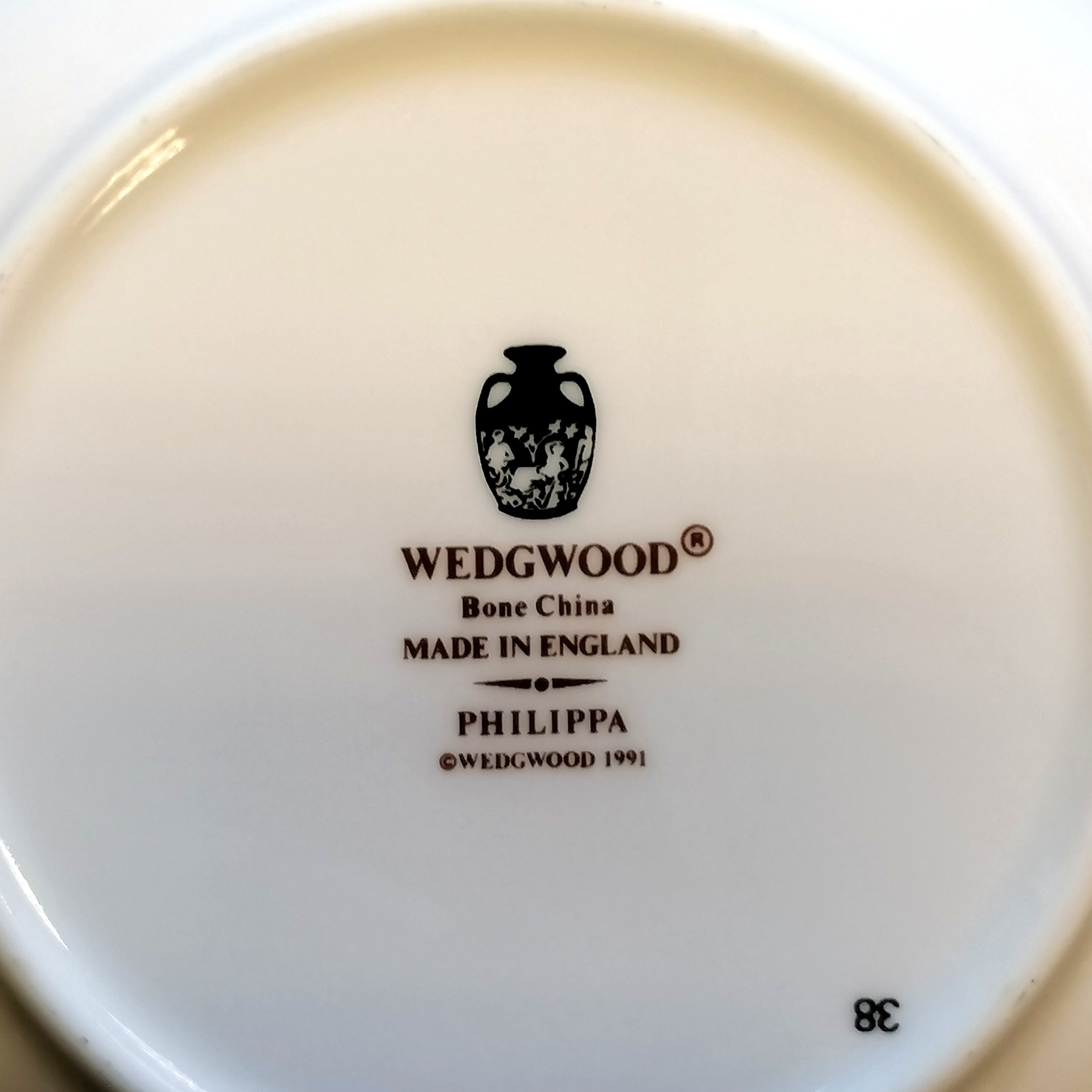 Qty of Wedgwood Philippa dinnerware. In good condition. - Image 2 of 2