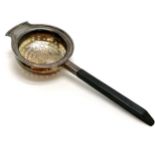 Silver tea strainer with ebonised wooden handle - 17.5cm & total weight 43g - in good used condition