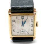 9ct gold Dennison cased mechanical Bravingtons watch - total weight 23.9g & 22mm across - runs -